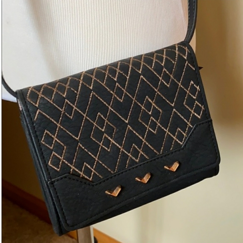 S&D versatile crossbody vegan leather clutch